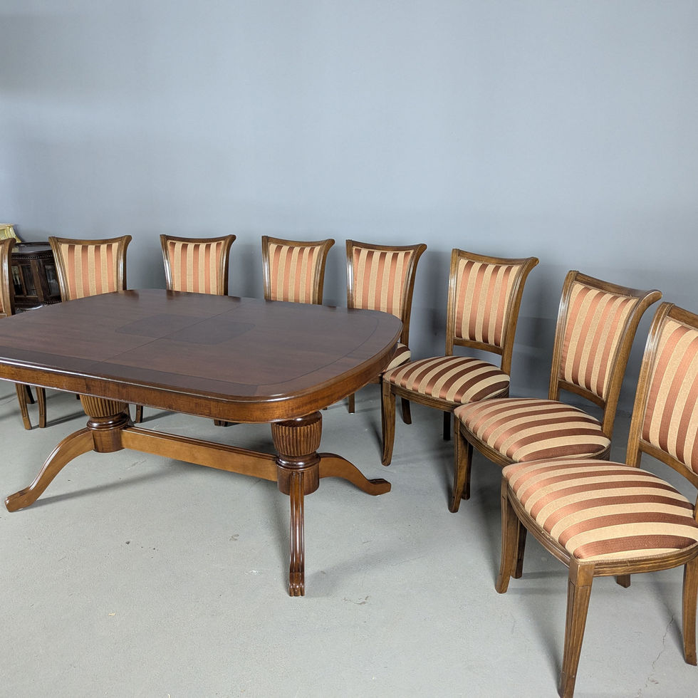 Valgomojo komplektas su 8 kėdėmis