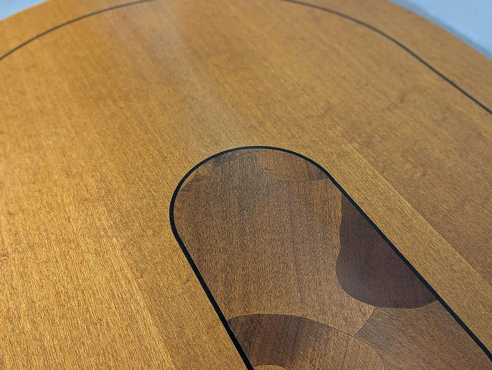 Klasikinis ovalus svetainės staliukas