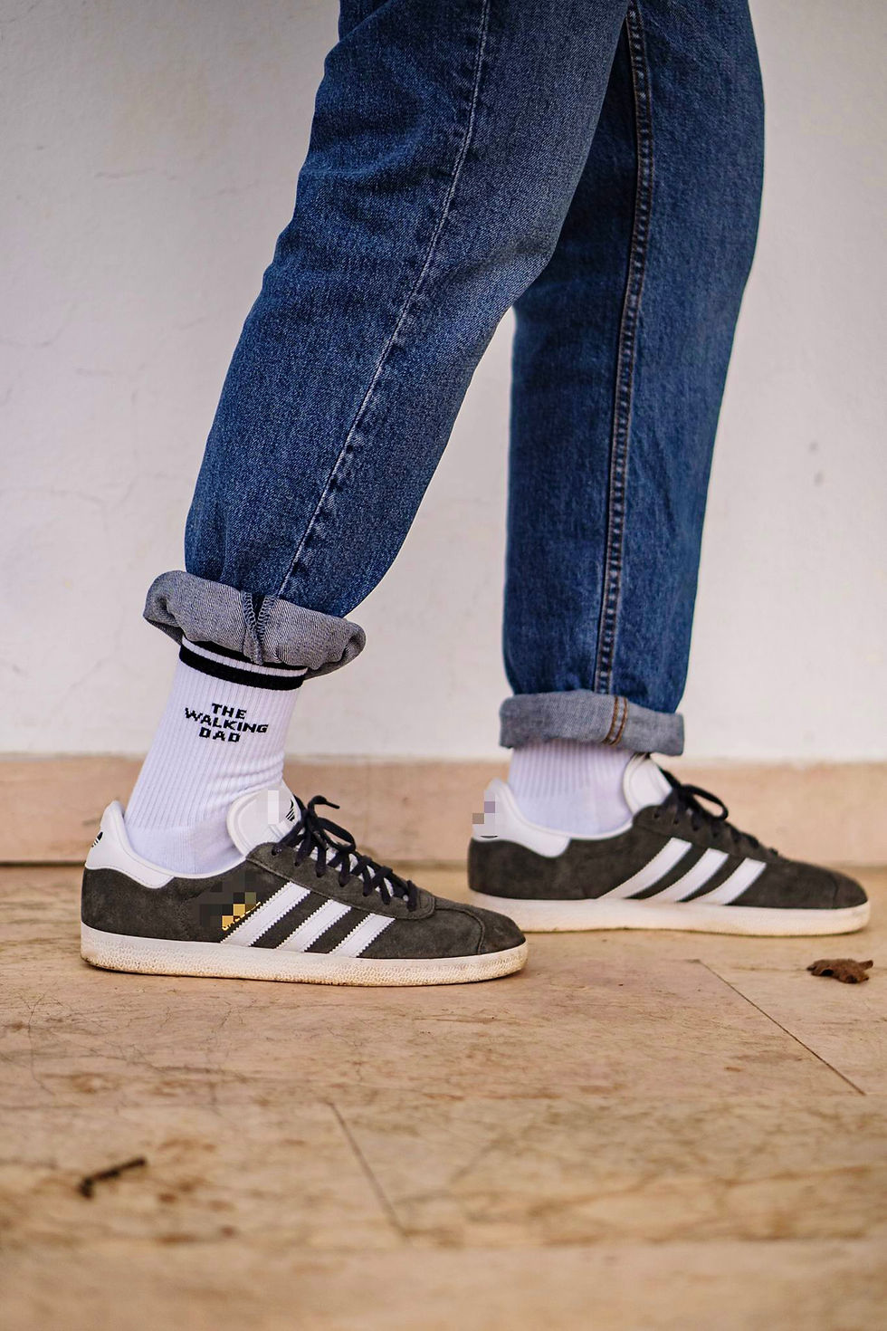 Miniaturbild: Crew Socks Weiß mit eingewebtem Statement "THE WALKING DAD" - Schwarze Streifen