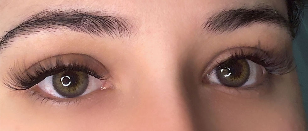 Thumbnail: Dreamy - Press on Lashes (رموش)