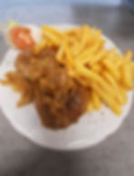 2 Frikadellen mit Zwiebeln, Pommes & Salat 9,00€
