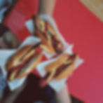 Bratwurst o. Rindswurst im Brötchen 3,50 €