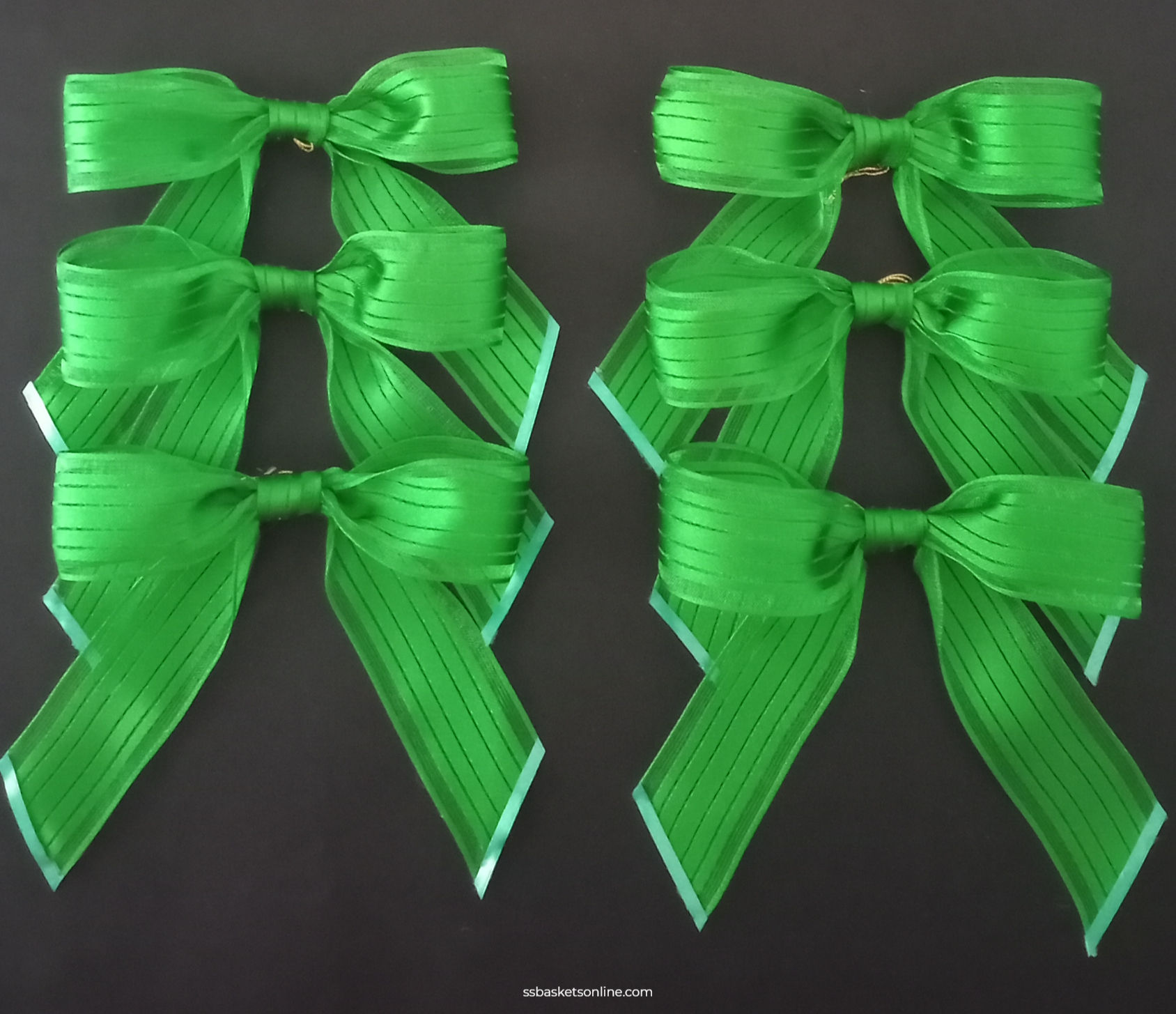 "Emerald Wired One Loop Ribbon Bows with Tails - Perfect for Gifts"
