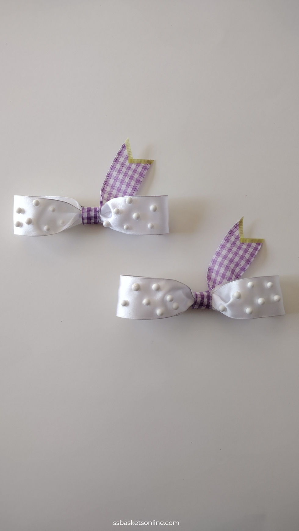 Miniatura: "Handcrafted Lilac & White Plaid Barrette with Scattered White Decor Balls"