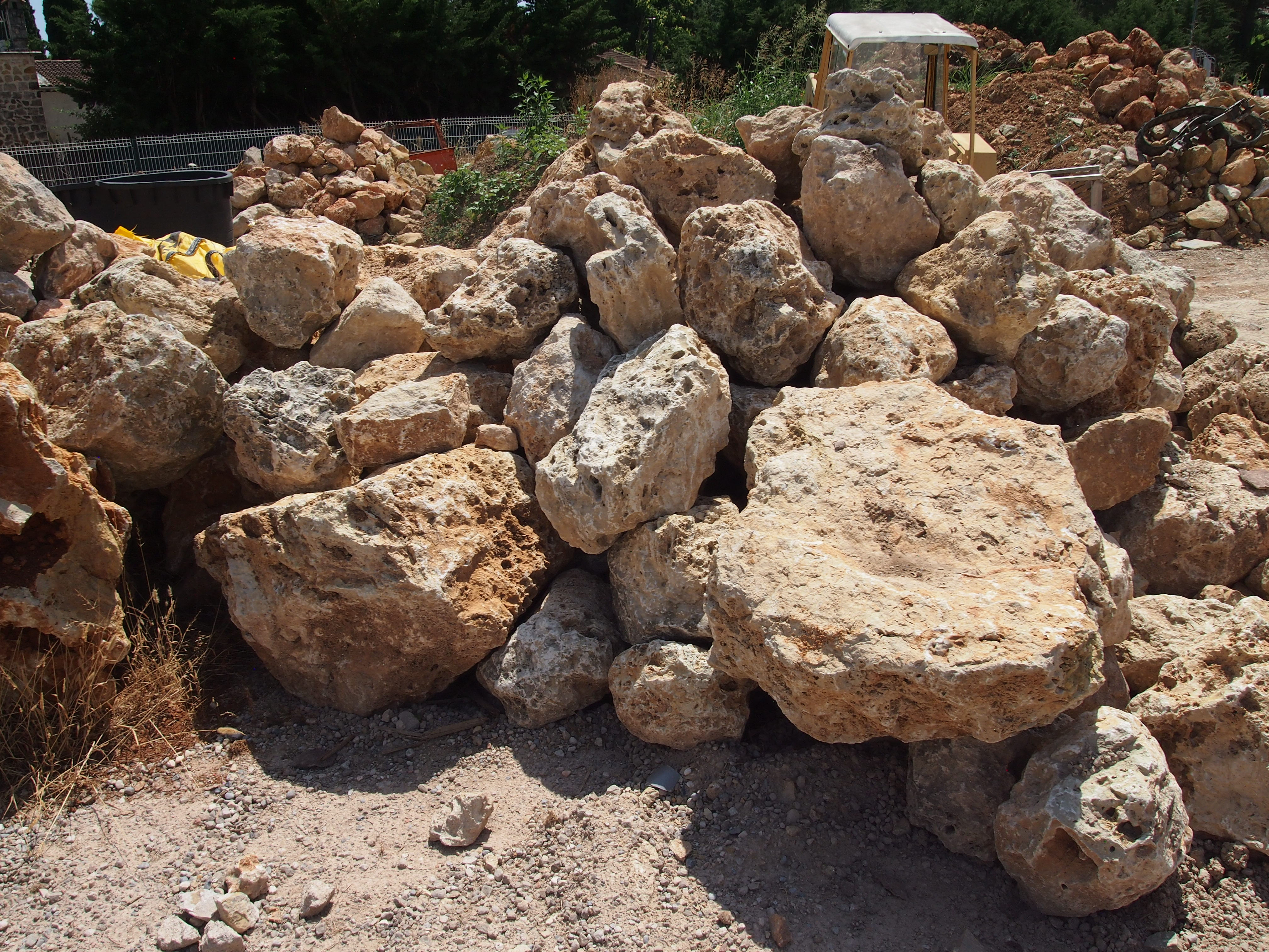 Grosse rocaille a la tonne
