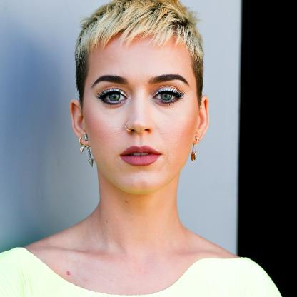 KONTAK PERKASA FUTURES | Katy Perry Dihujat Netizen Pasca Komentari Gaun Pernikahan Megan Markle