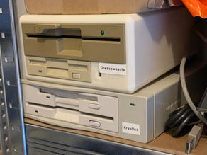 זיווד Greaseweazle במארז חיצוני