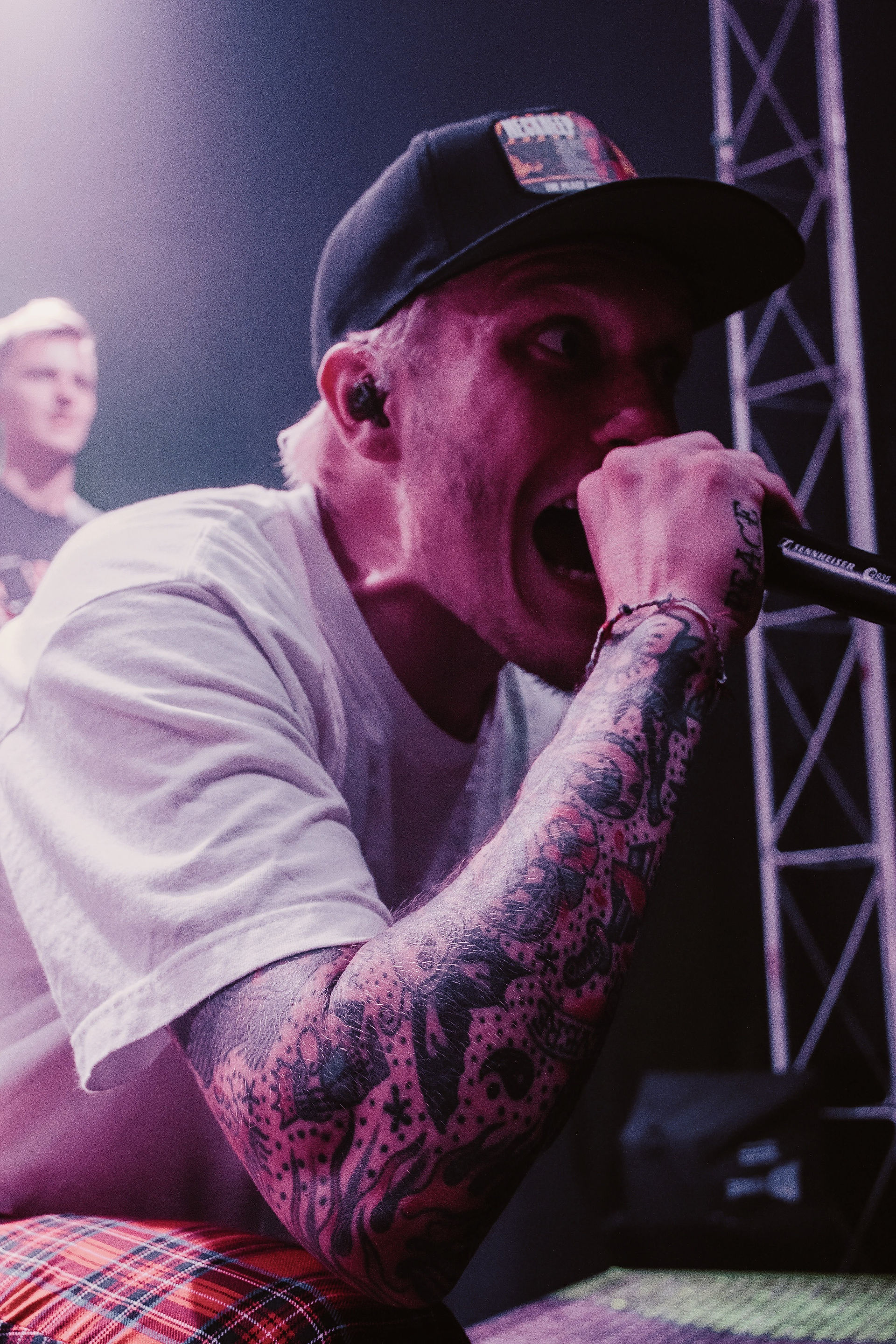 neck deep