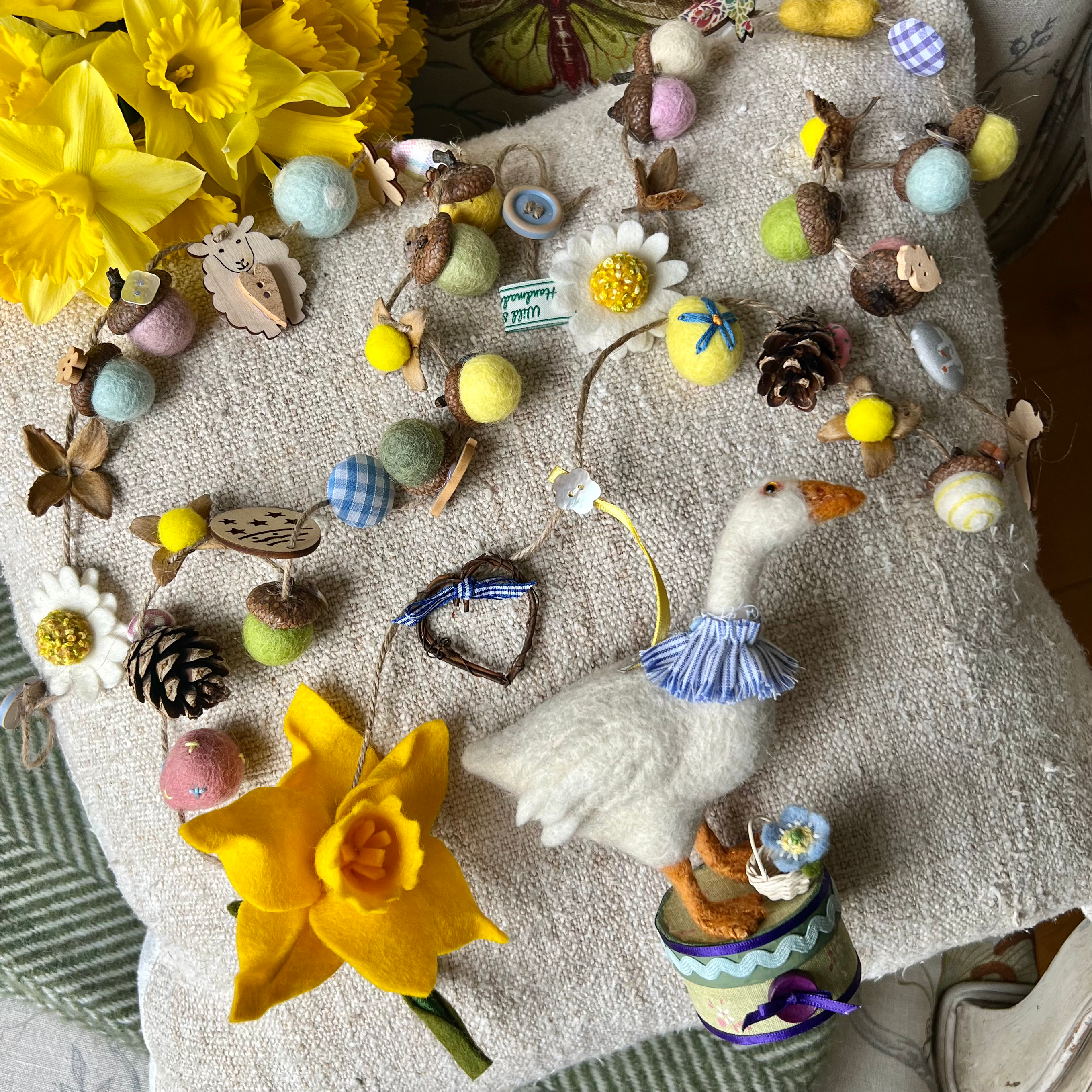 Easter garland ... Florence goose