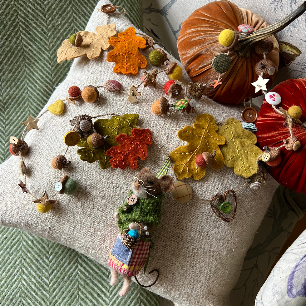 Thumbnail: Autumn garland ... Mabel mouse