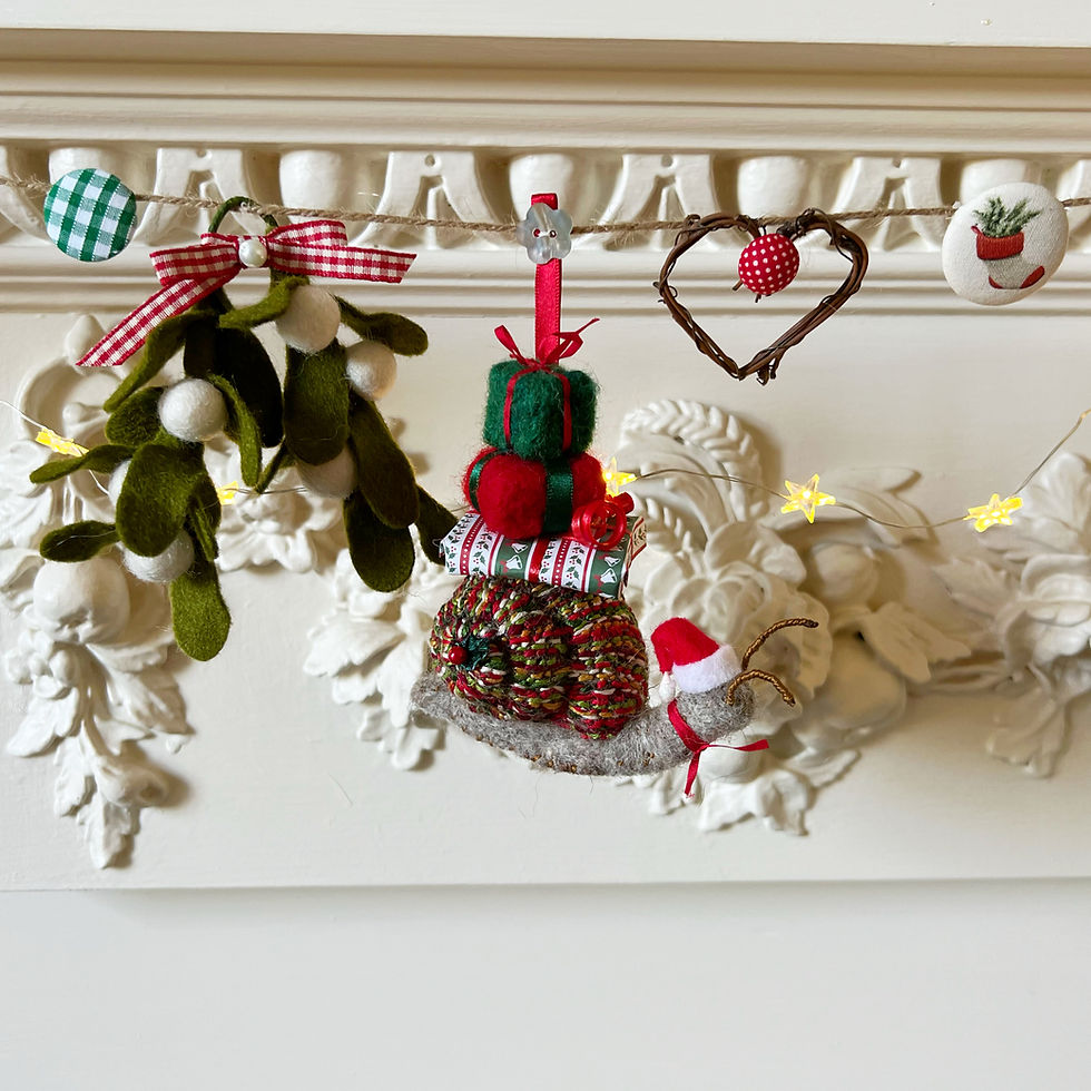 Thumbnail: Christmas garland ... Cyril the snail