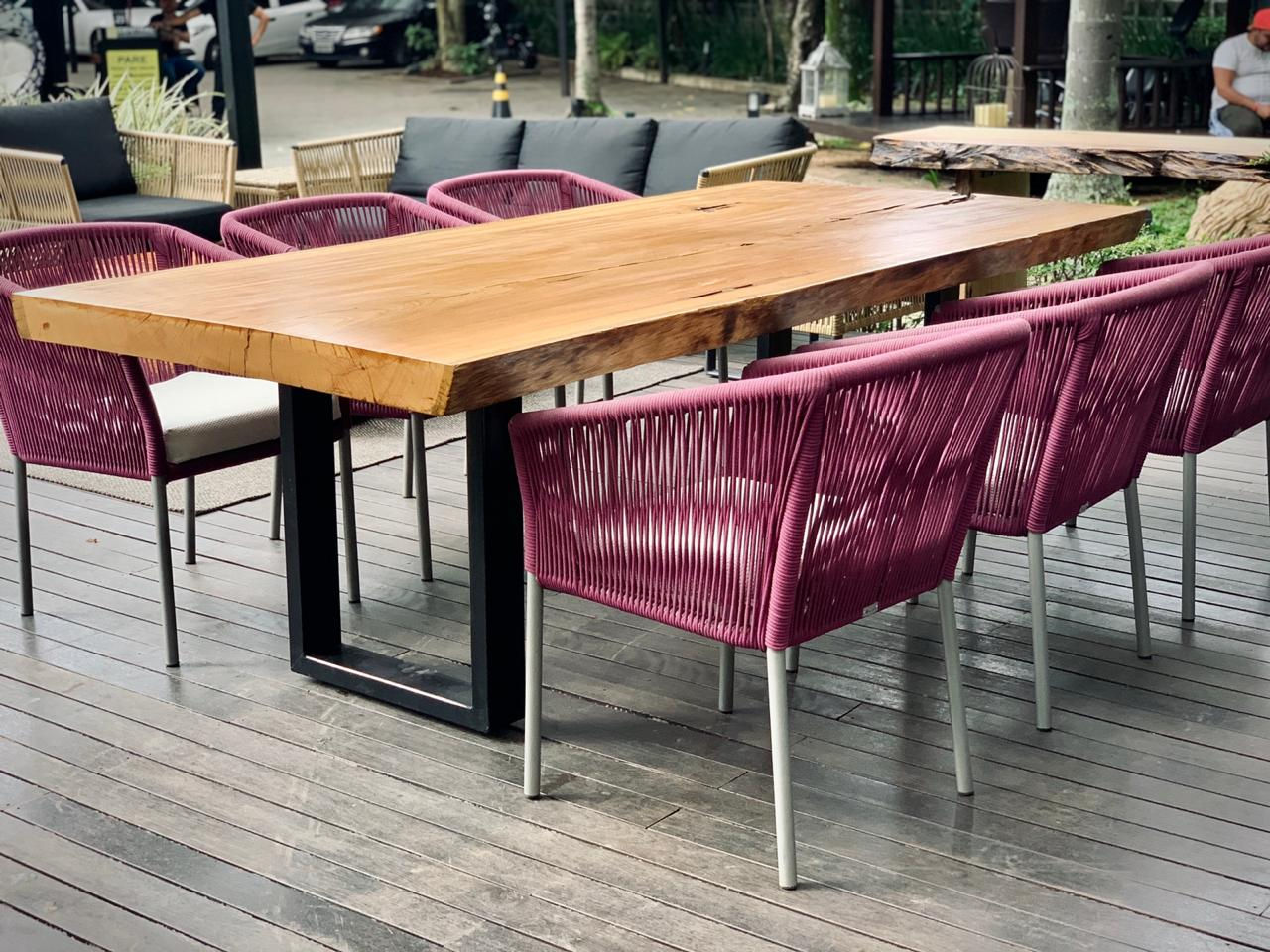 Mesa de jantar em madeira natural e pé em ferro AW 9140