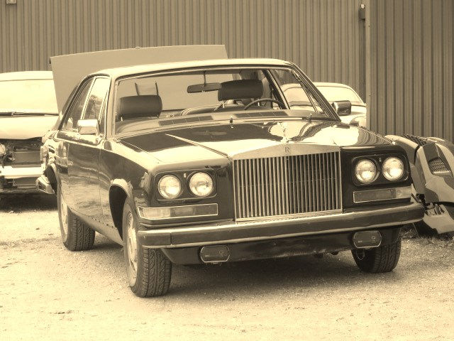 VENDU - ROLLS ROYCE _ CAMARGUE 81
