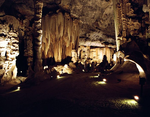 Cango_Caves_Oudtshoorn_1.jpg