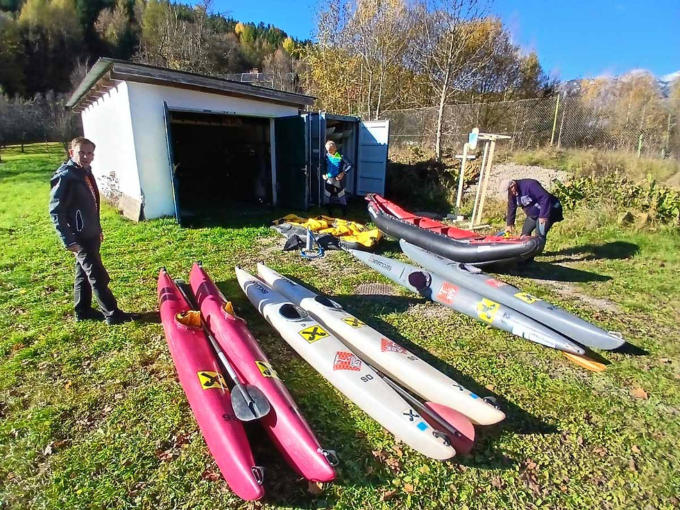 Sonnenschein brachte das Herz der Paddler schon beim Verladen im Klubheim zum Strahlen