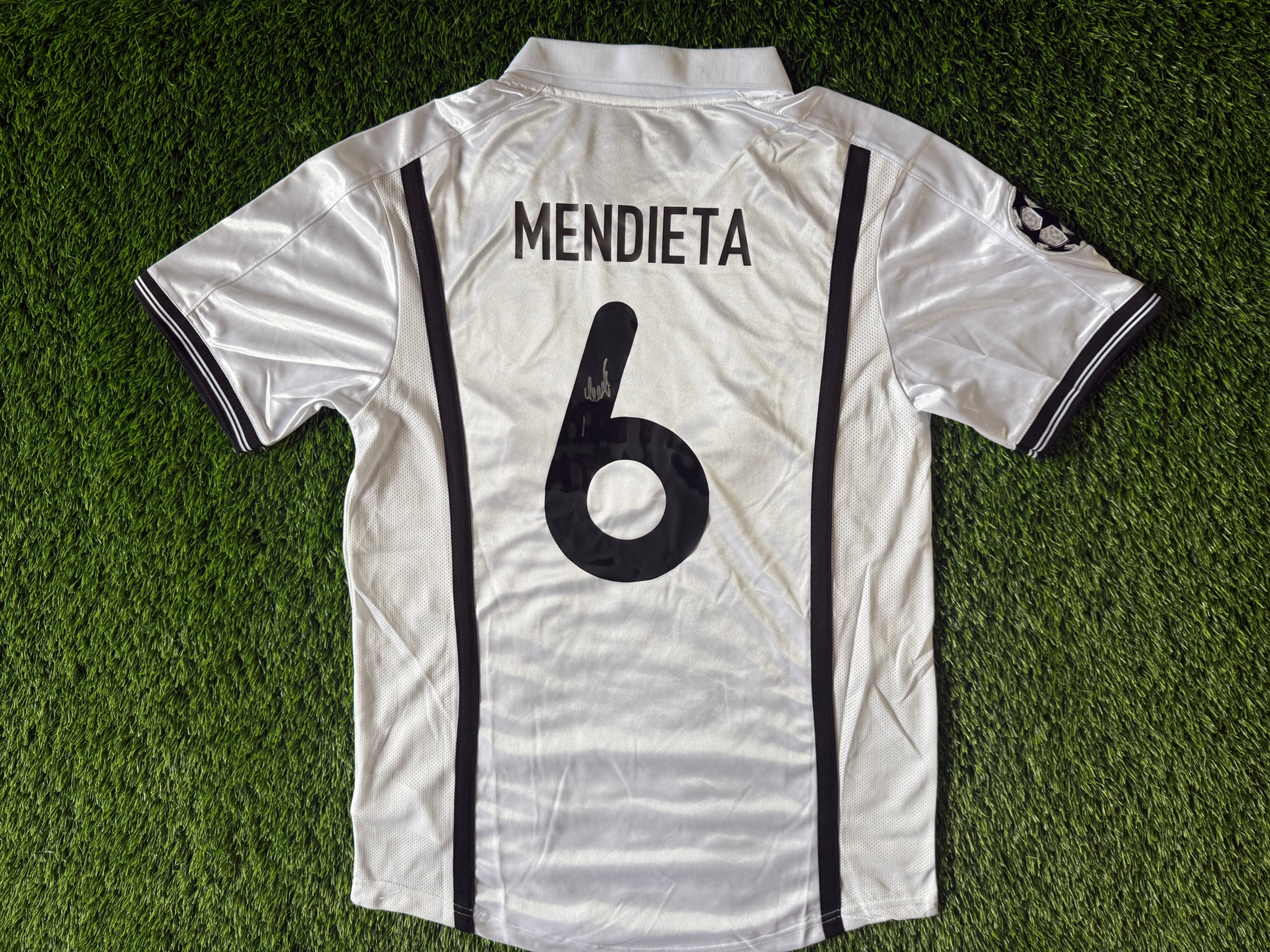 Gaizka Mendieta Signed Valencia 2000/2001 Shirt
