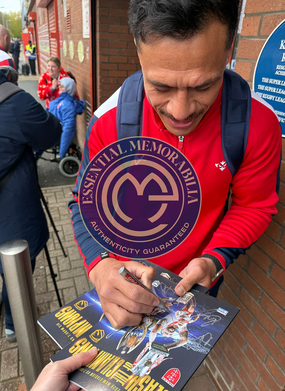 Thumbnail: Hull KR Squad Signed World Club Challenge Programme (2)