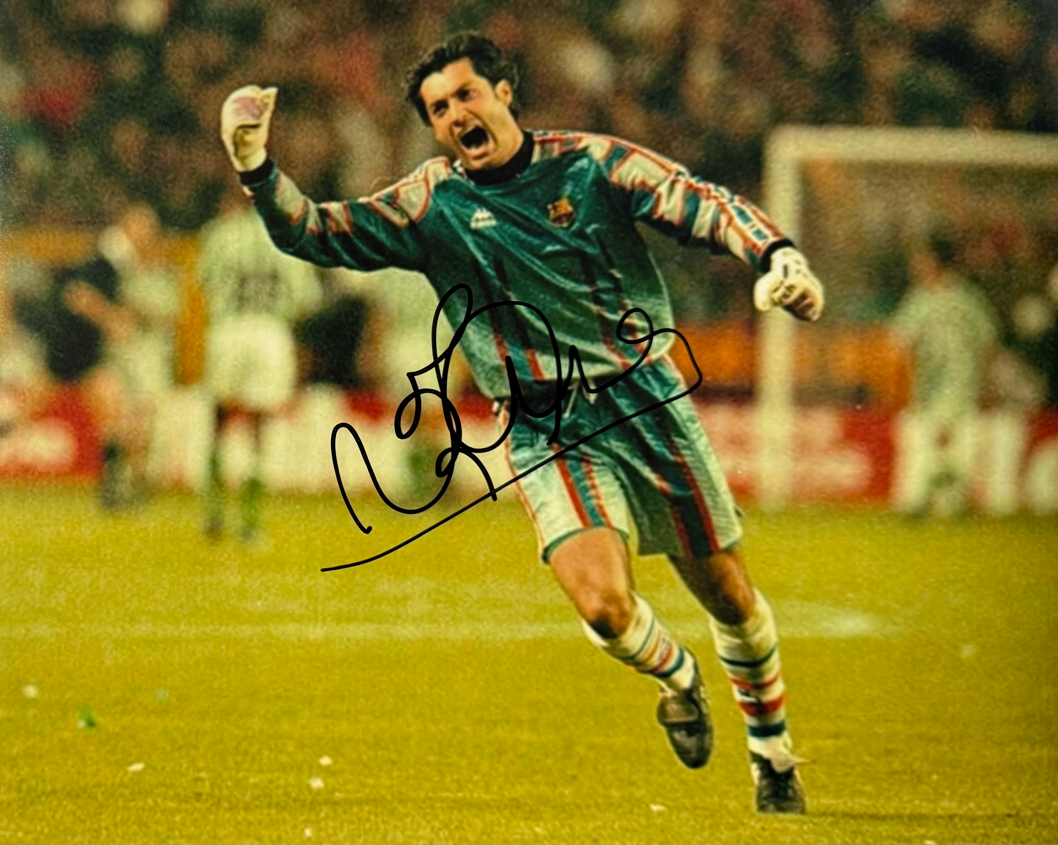 Vítor Baía Signed Barcelona 10x8 Photo (4)