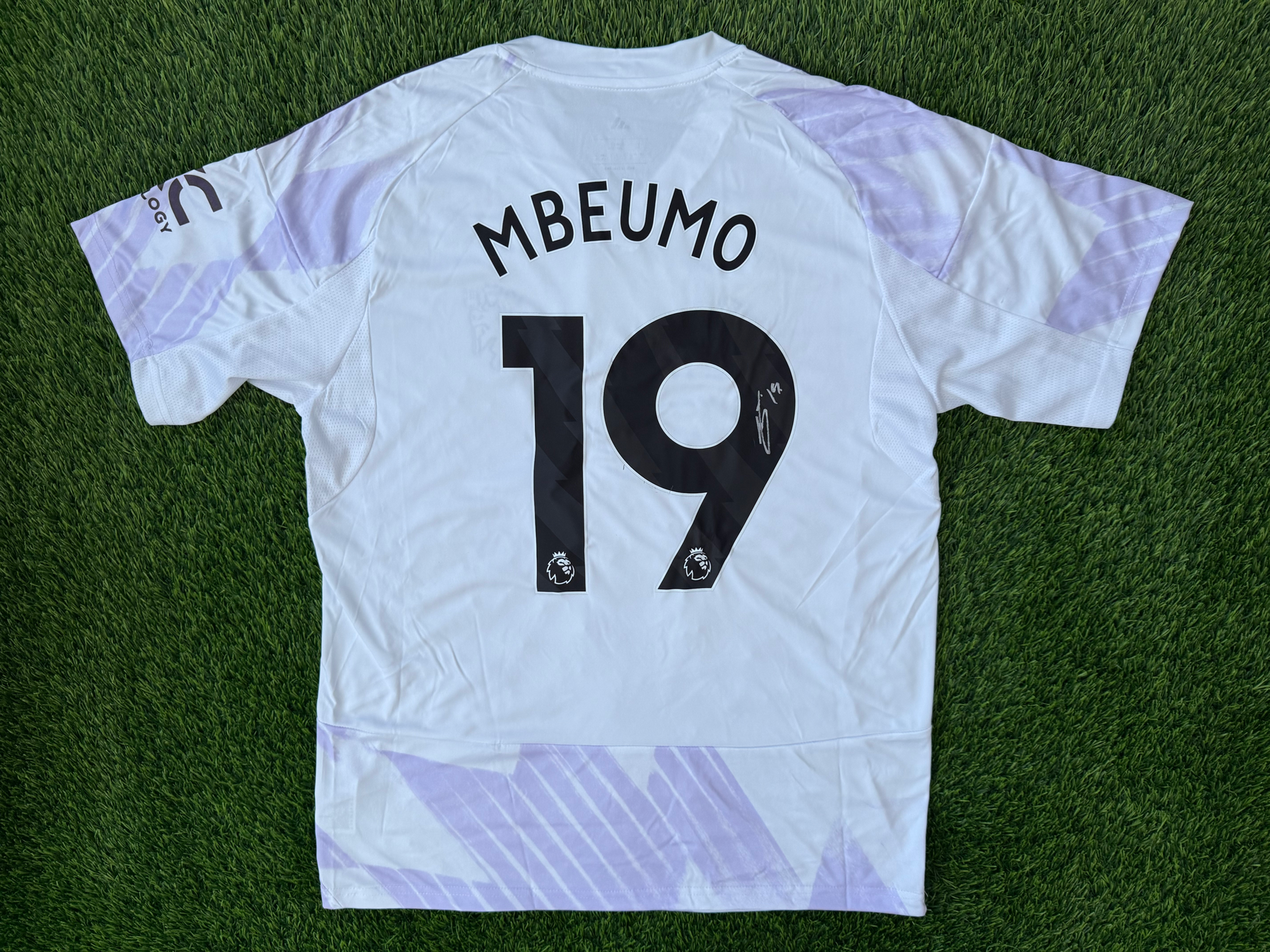 Bryan Mbeumo Signed Manchester United 2025/2026 Shirt (4)