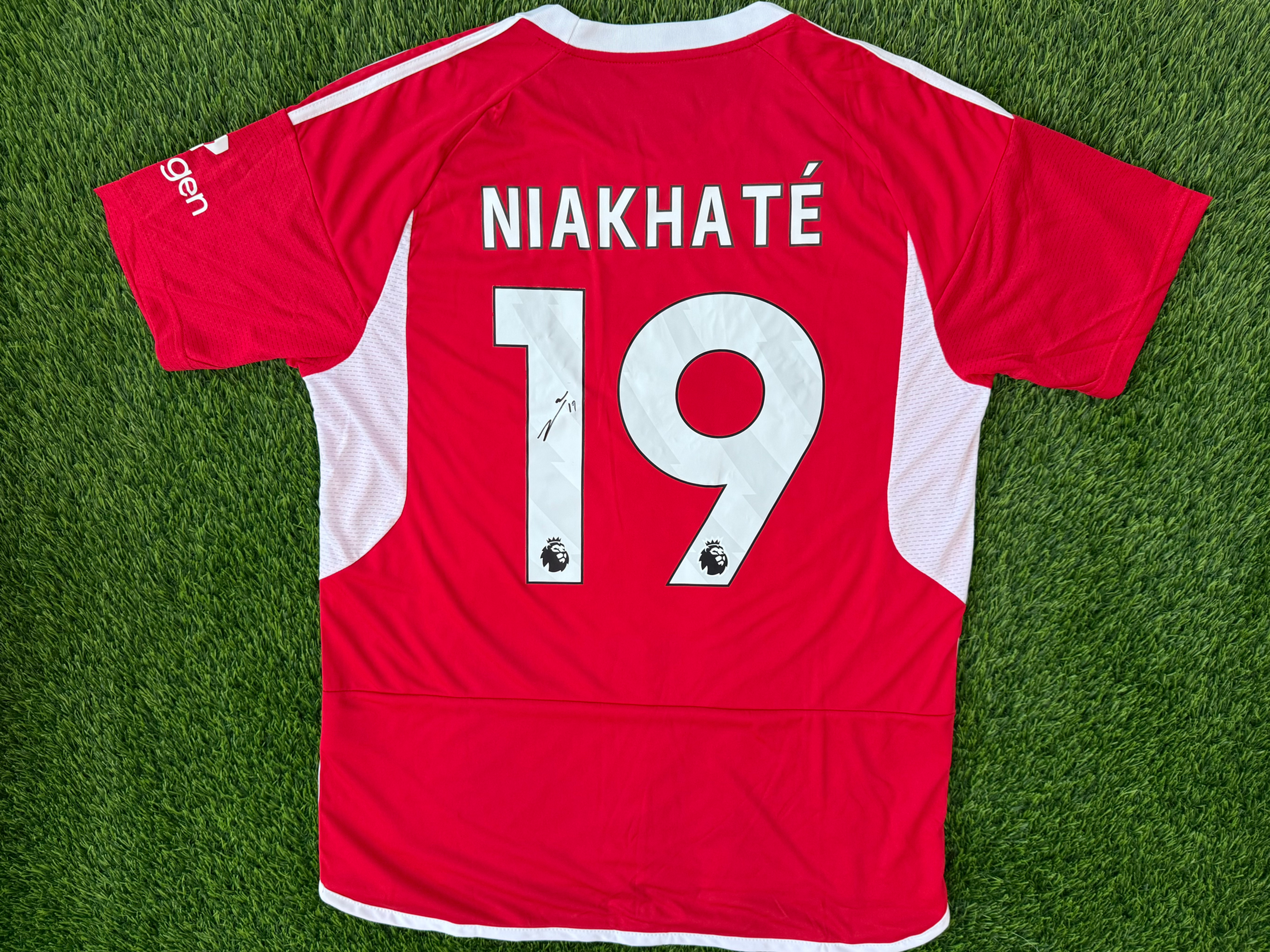 Moussa Niakhaté Signed Nottingham Forest 2025/2026 Shirt