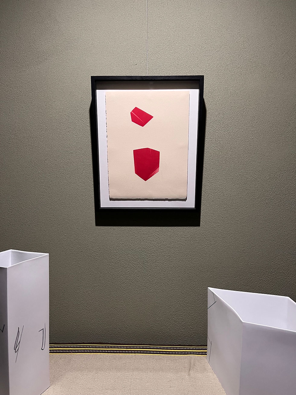 Hiroyuki Suzuki’s pink geometric monotype displayed above tatami, with white sculptural forms in the foreground.