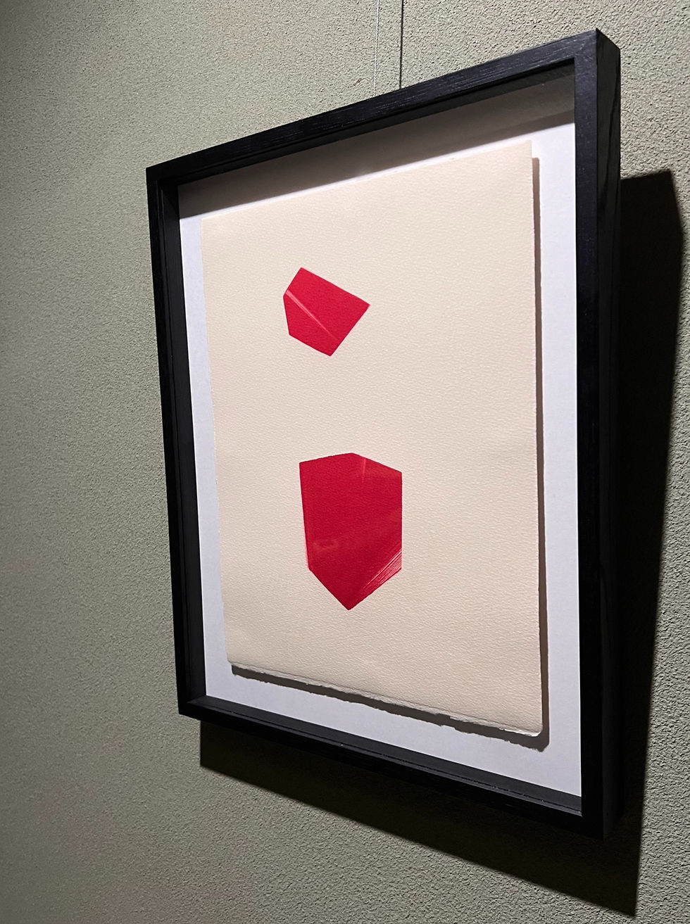 Side view of being shaped - deep pink M by Hiroyuki Suzuki, showing the black frame and textured paper.