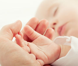 le sens du toucher chez bébé