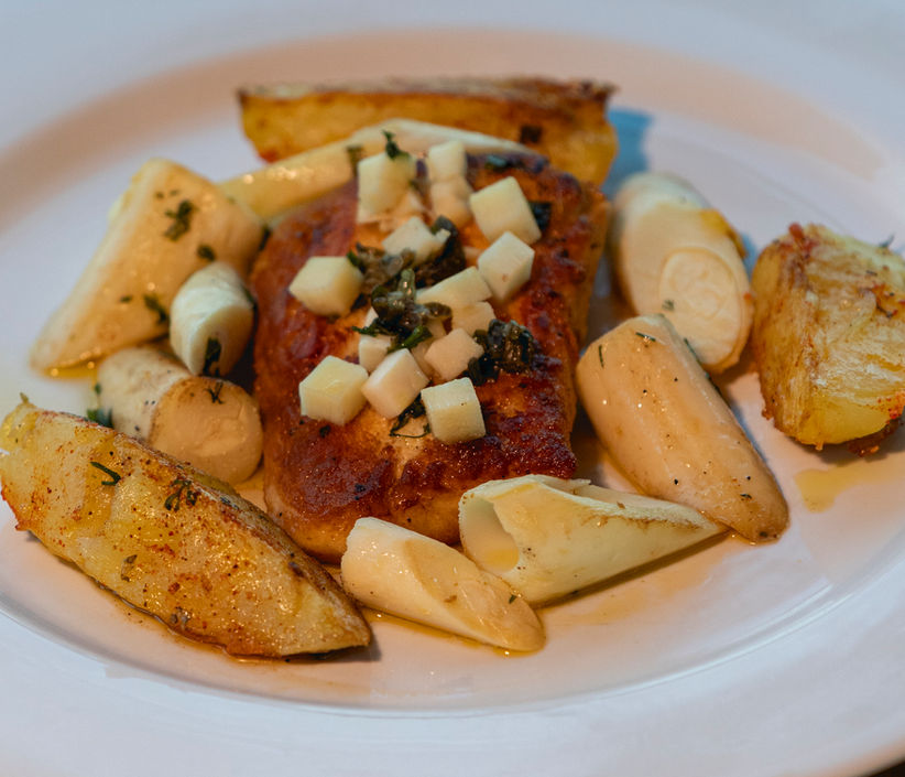 Receita | Dourado ao Molho de Alcaparras com Palmito Flambado