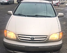2002 Toyota Sienna LE Minivan - 1.png