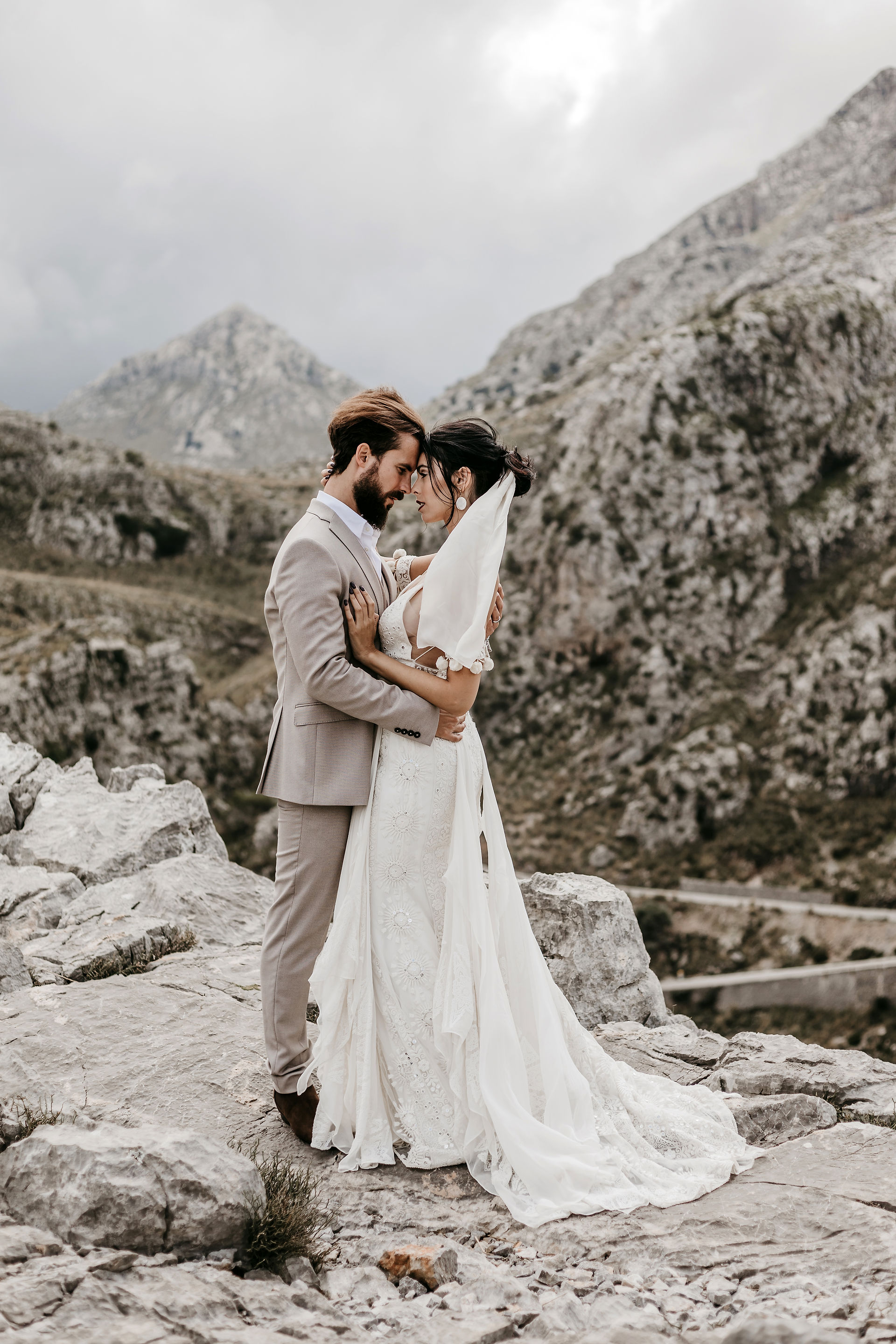 bride and groom wedding photos in the mountains in Mallorca