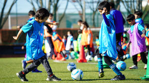 サッカーを通じて子供たちに国際交流の機会を!「サッカー教室 in English」を開催
