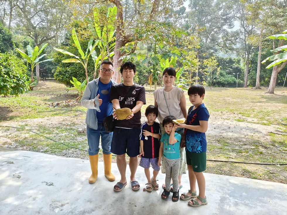 Before they left, I manage to take a wonderful picture with them. This will be in my memory for a very long time