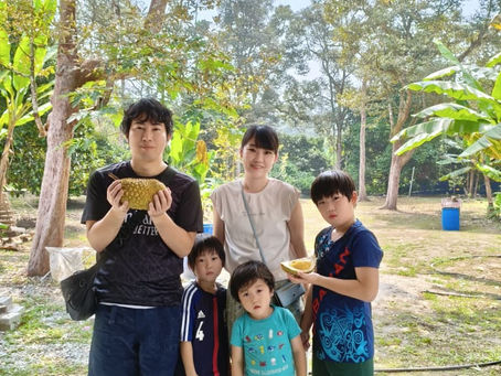 I Hosted A Japanese Family In My Durian Farm, It Was A Wonderful Experience!