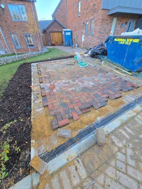 landscaping, garden, landscape gardening, planting, tree planting, driveway installation, driveways, block paving, patios