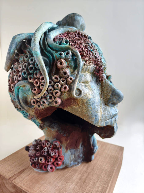 Escultura mujer marina
