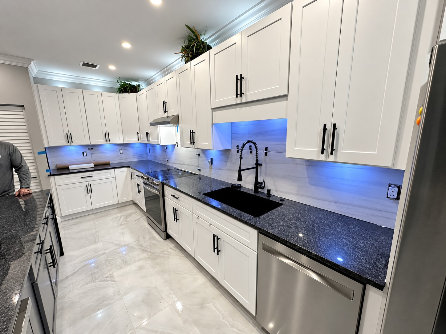 White kitchen & black countertops