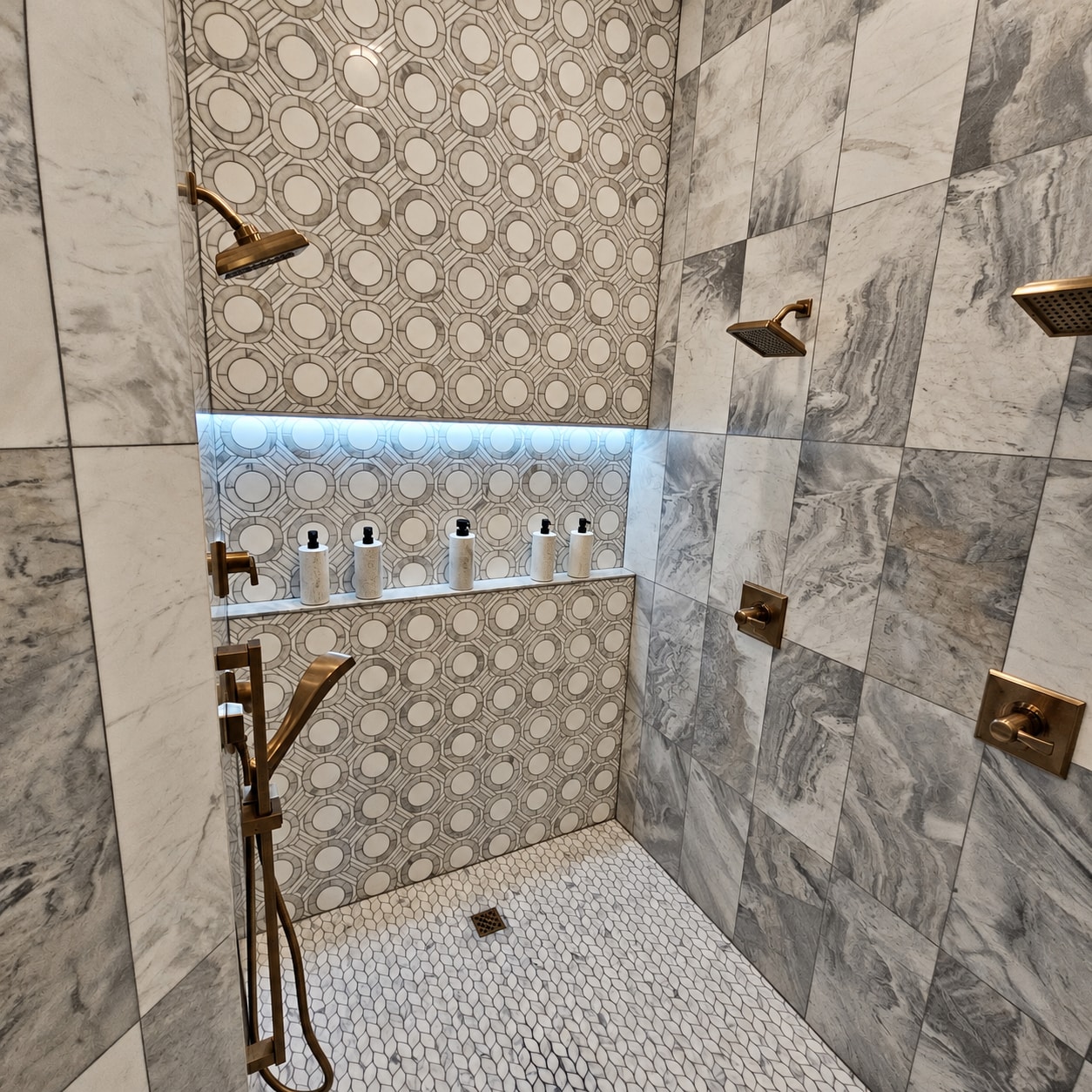 Patterned shower & illuminated niche