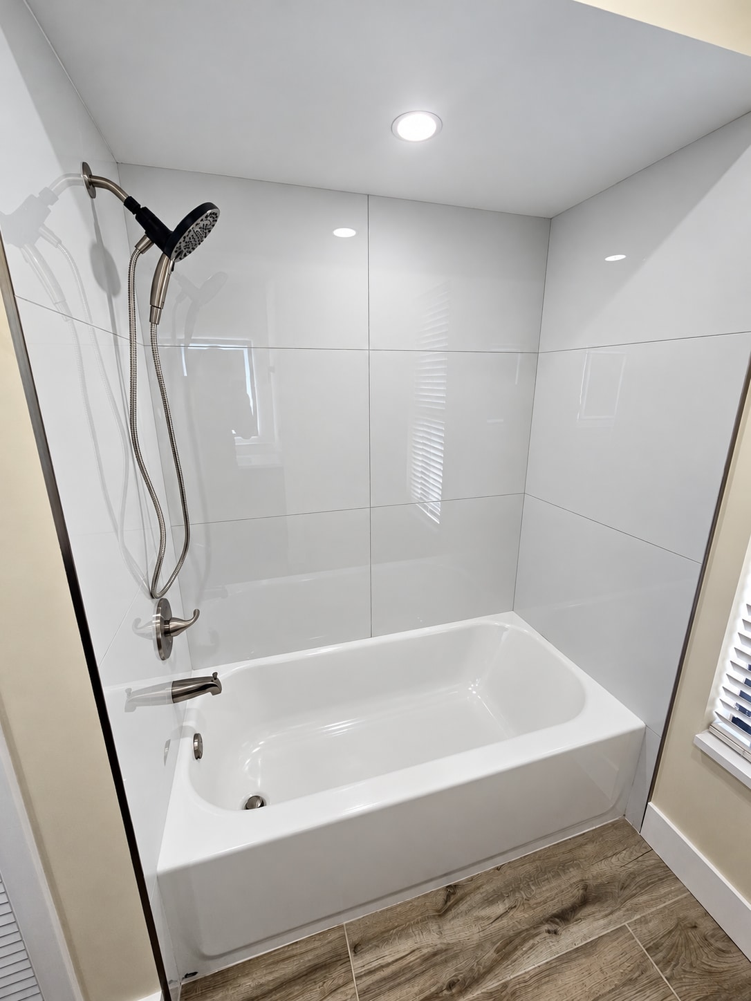 Double vanity & tub bathroom — project view 2