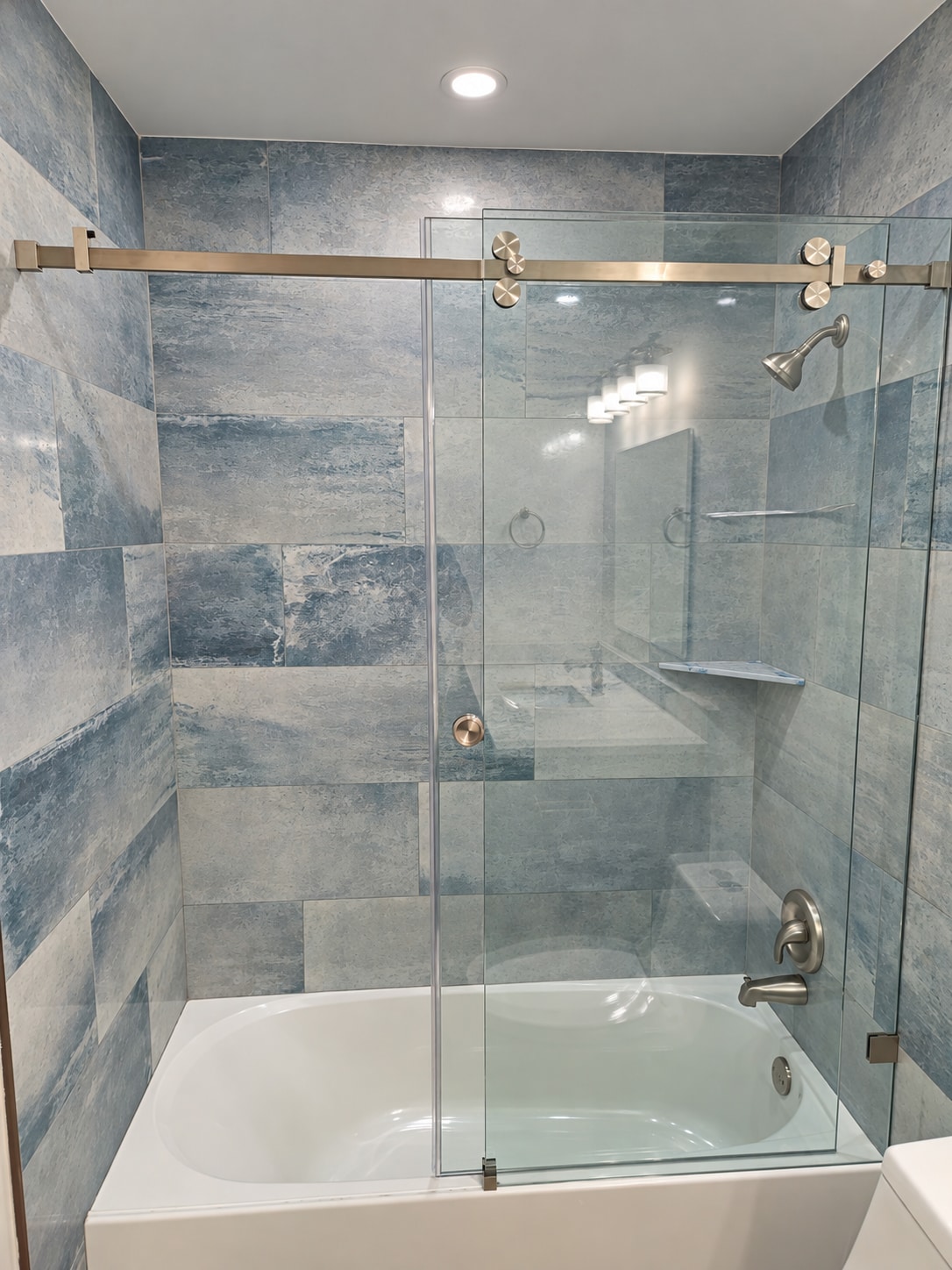 Blue-gray tub bathroom — project view 2