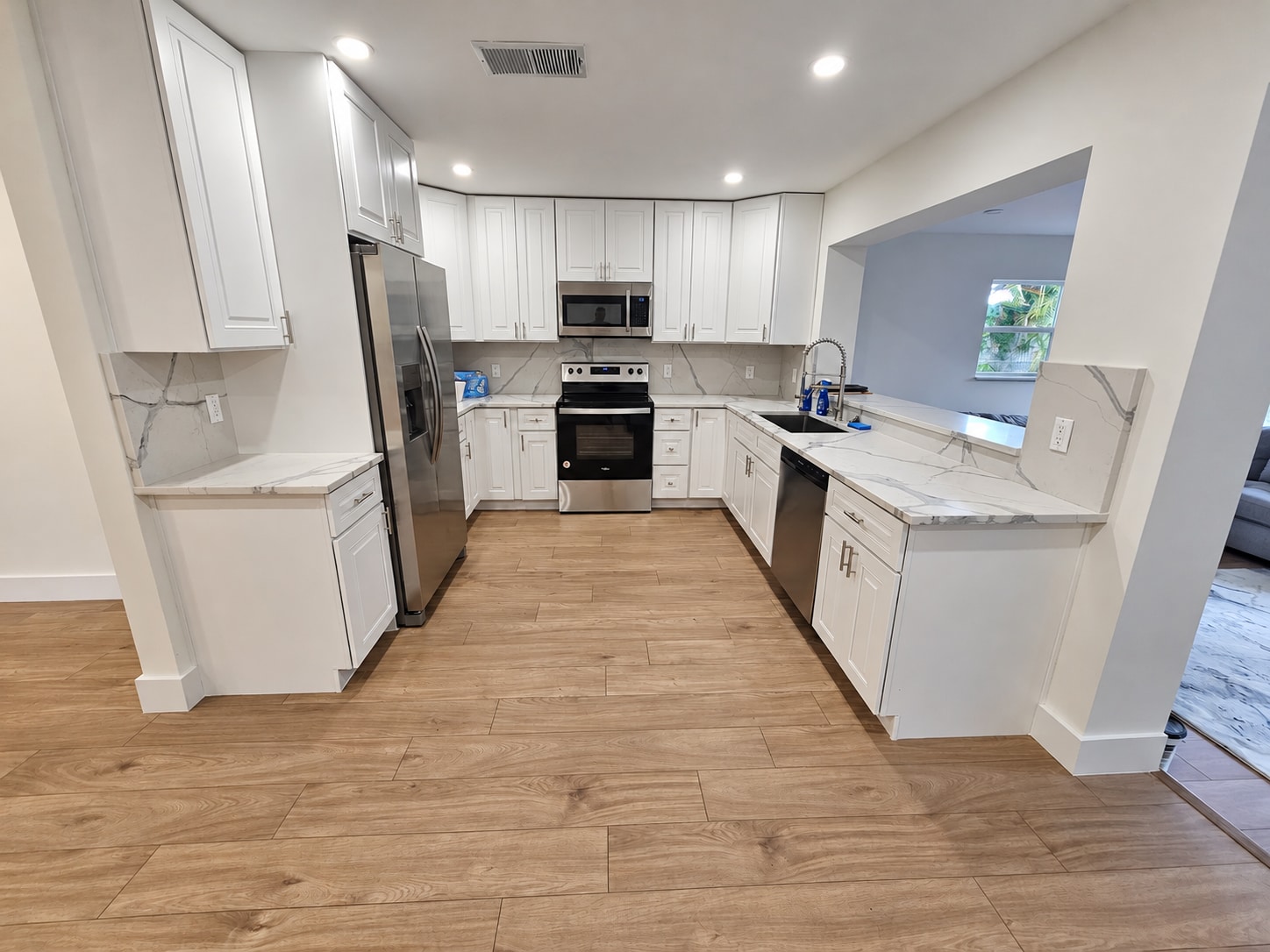 Kitchen & living spaces