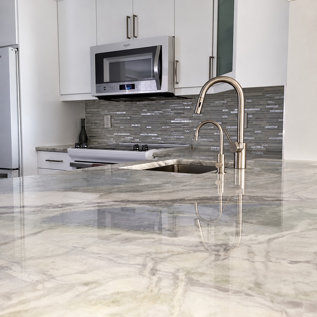 White kitchen & mosaic backsplash — project view 2