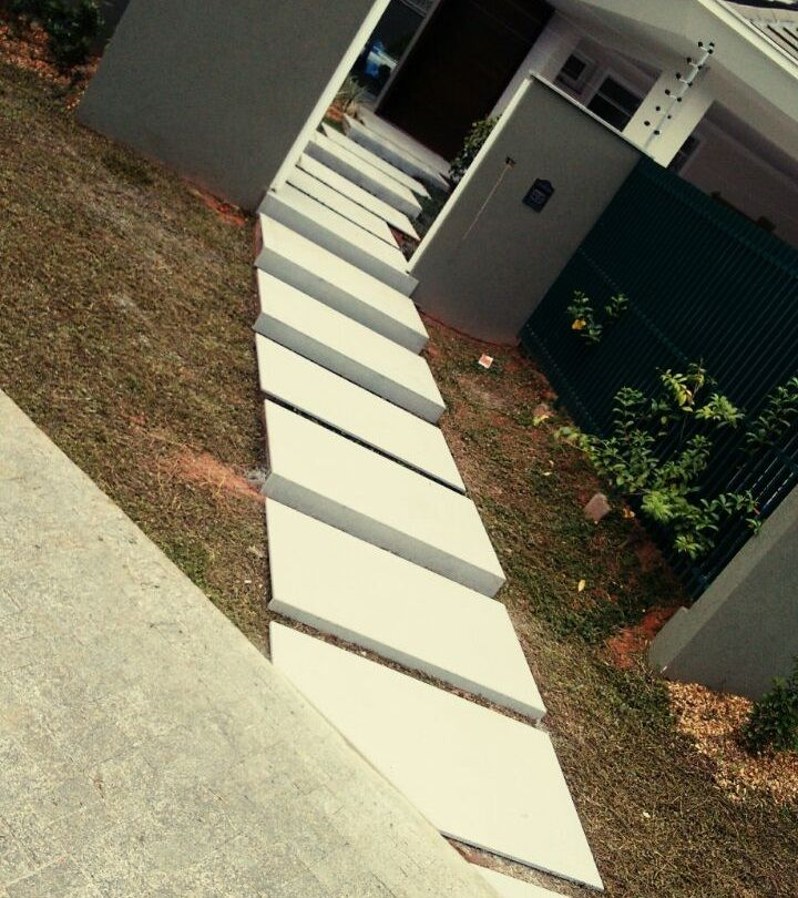 Top 5 Pedras Naturais Ideais para Fachadas e Áreas Externas de Alto Tráfego