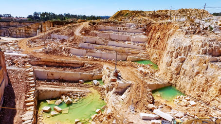 O Processo de Extração e Beneficiamento de Pedras Naturais: Da Pedreira à Sua Casa
