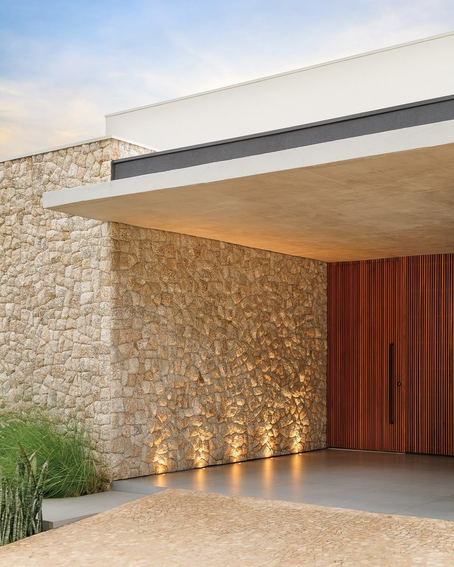 Fachadas de Retrofit com Pedras Naturais: Valorização de Edifícios Antigos e Eficiência Energética com Soluções Leves da 3S Pedras.