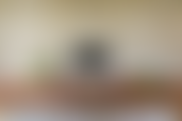 Pedras Naturais e a Acústica de Ambientes de Luxo: Como a Textura e a Densidade Influenciam o Conforto Sonoro em Interiores Sofisticados