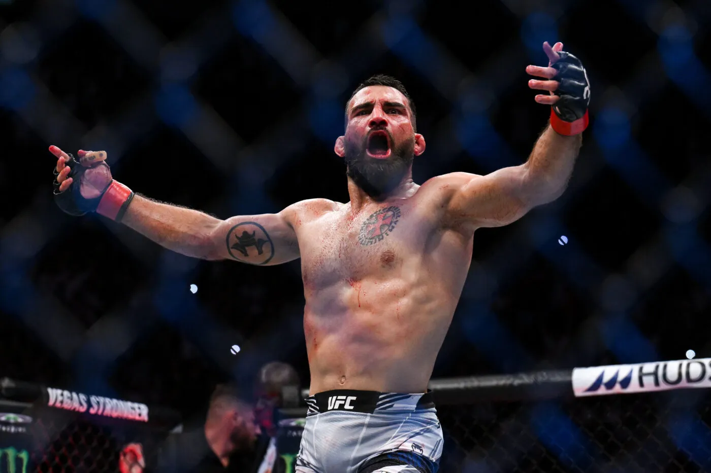 Le salaire de Benoit SaintDenis pour son combat contre Dustin Poirier à l