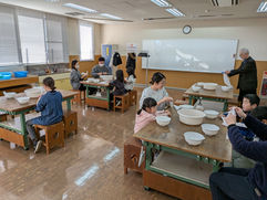 南部コミュニティセンターで「紅花染め体験イベント」が行われました。