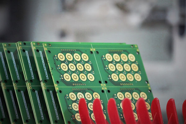 pcb-2655765_1920.jpg