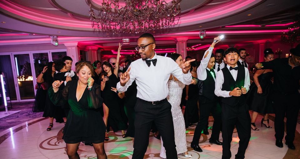 Bilingual Wedding DJ Flow