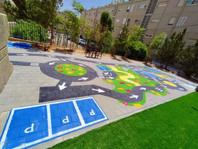 רחבת זהירות בדרכים, ציור רצפה.
